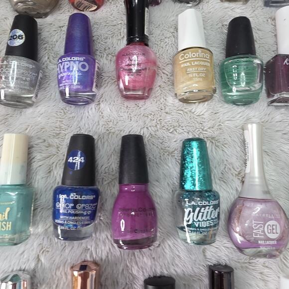Mixed lot of Nail Polish Lot of 30 L.A. Colors, Sinful Colors, Kiss, Maybelline - Picture 14 of 16